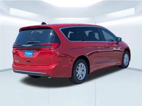 New 2026 Chrysler Pacifica Select image 6