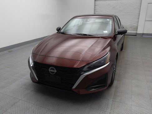 Used 2025 Nissan Altima 2.5 SV FWD image 15