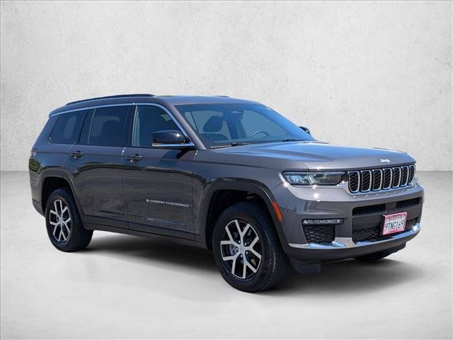 Used 2025 Jeep Grand Cherokee L Limited AWD/4WD image 3