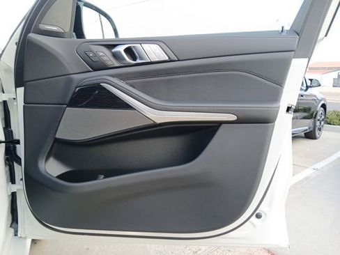 New 2026 BMW X7 M60i image 18