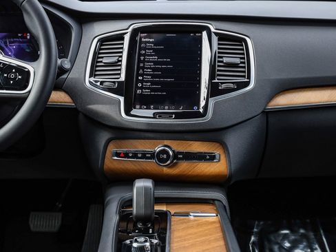 Used 2024 Volvo XC90 B6 Plus image 13