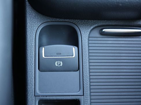 Used 2016 Volkswagen Tiguan S AWD/4WD image 31