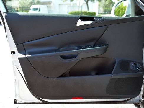 Used 2010 Volkswagen Passat Komfort image 17