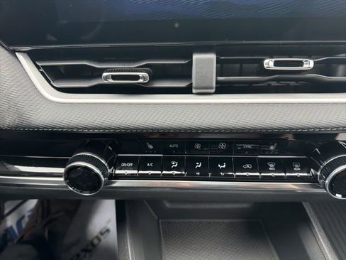 New 2026 Chevrolet Equinox LT w/ Convenience Package II AWD/4WD image 19