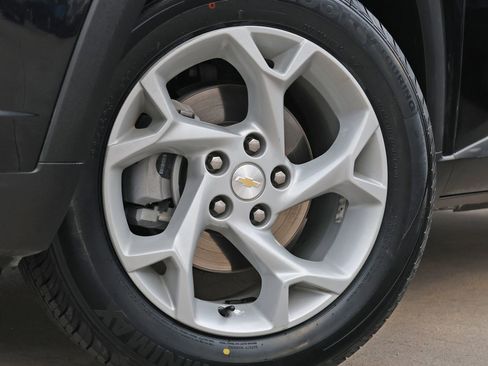 Used 2024 Chevrolet Trax LS w/ LS Convenience Package image 12