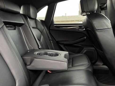 Used 2024 Porsche Macan image 41
