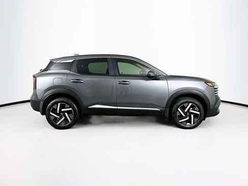 Used 2025 Nissan Kicks SV image 10