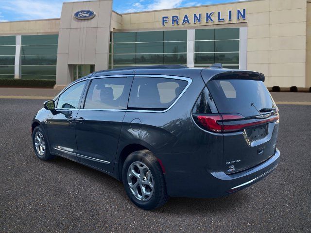 Used 2022 Chrysler Pacifica Limited w/ Uconnect Theater Family Group AWD/4WD image 5