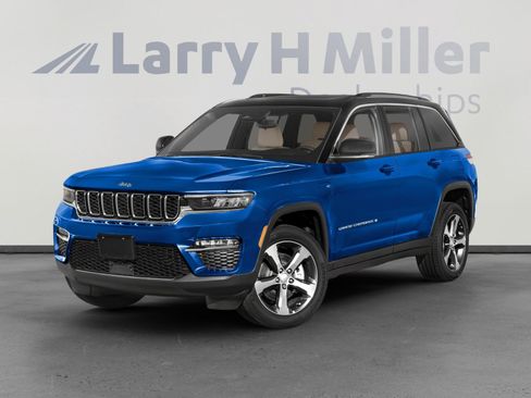 Used 2022 Jeep Grand Cherokee Trailhawk AWD/4WD image 2