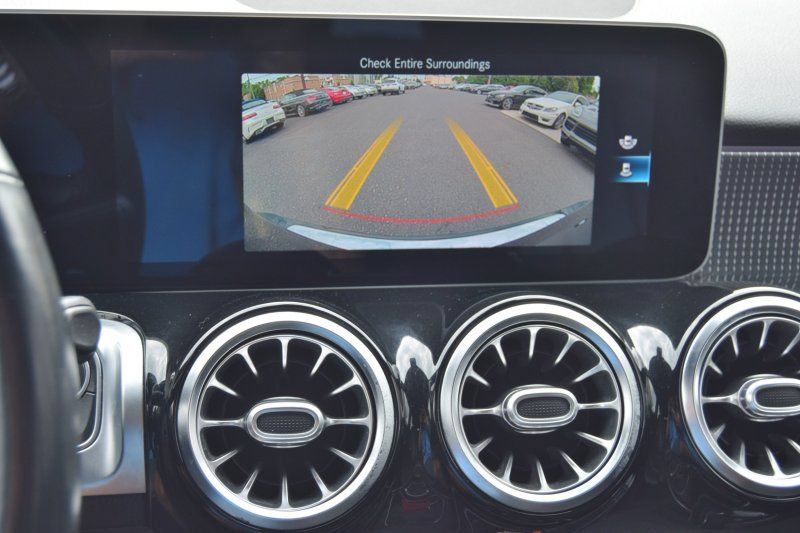 Used 2021 Mercedes-Benz GLB 250 4MATIC w/ Premium Package image 26