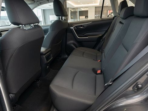 Used 2021 Toyota RAV4 LE FWD image 10
