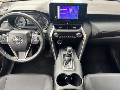 Used 2024 Toyota Venza LE AWD/4WD image 16
