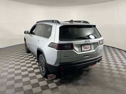 Used 2026 Jeep Cherokee Laredo AWD/4WD image 5