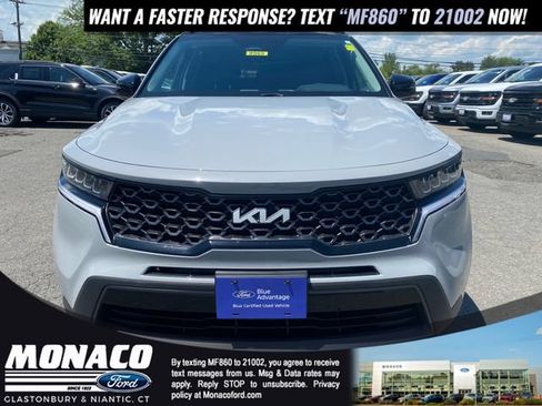 Used 2023 Kia Sorento S w/ Panoramic Sunroof Package AWD/4WD image 3
