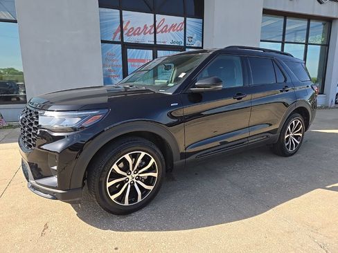 Used 2025 Ford Explorer ST-Line AWD/4WD image 3