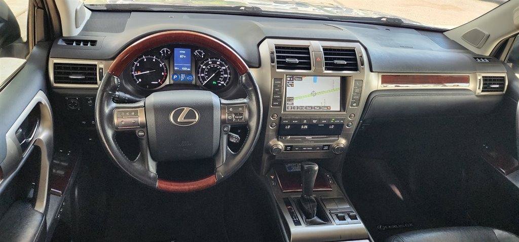 Used 2015 Lexus GX 460 w/ Premium Package AWD/4WD image 17
