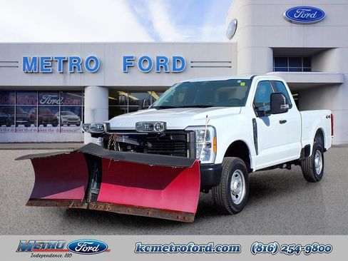 Used 2023 Ford F250 XL w/ Snow Plow/Camper Package AWD/4WD image 8