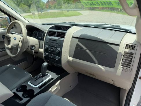 Used 2009 Ford Escape XLS FWD image 23