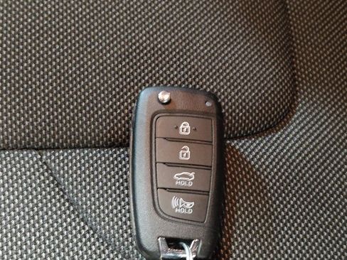 Used 2025 Hyundai Elantra SE FWD image 32