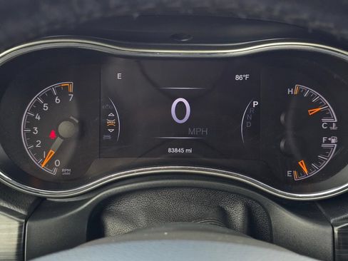 Used 2020 Jeep Grand Cherokee Altitude RWD image 16