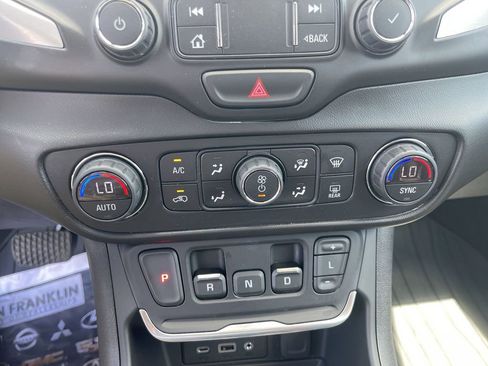 Used 2021 GMC Terrain SLT FWD image 18