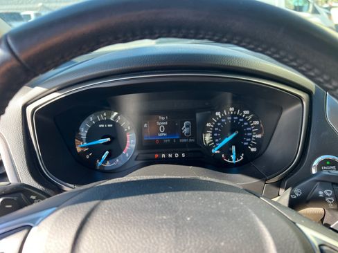 Used 2017 Ford Fusion SE AWD/4WD image 15