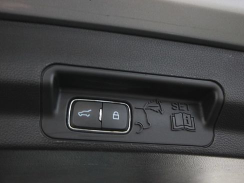 Used 2020 Ford Explorer XLT w/ Comfort Package AWD/4WD image 7