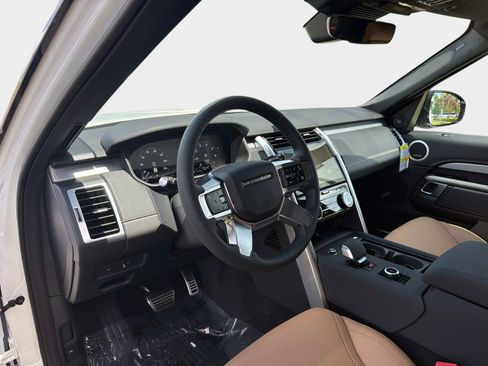 New 2026 Land Rover Discovery Dynamic SE AWD/4WD image 18