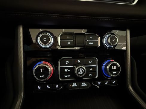 Used 2021 GMC Yukon Denali w/ LPO, Illumination Package RWD image 26