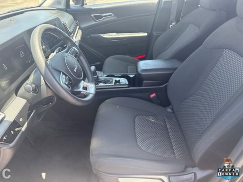 Used 2025 Kia Sportage LX FWD image 19