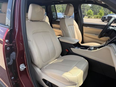 Certified 2025 Jeep Grand Cherokee Limited w/ Luxury Tech Group II AWD/4WD image 21