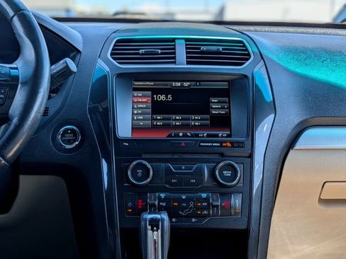 Used 2016 Ford Explorer XLT w/ Equipment Group 202A FWD image 15