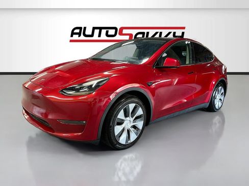 Used 2024 Tesla Model Y Long Range AWD/4WD image 3