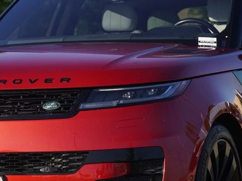 Used 2023 Land Rover Range Rover Sport SE AWD/4WD image 4