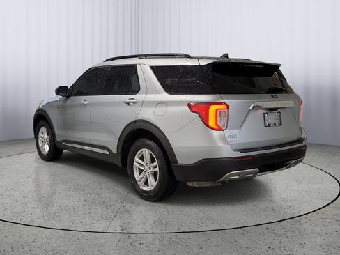 Certified 2021 Ford Explorer XLT w/ Equipment Group 202A AWD/4WD image 3