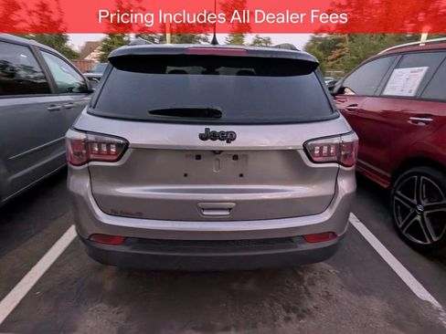 Used 2019 Jeep Compass Latitude FWD image 5