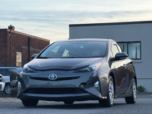 Used 2016 Toyota Prius Two FWD image 1