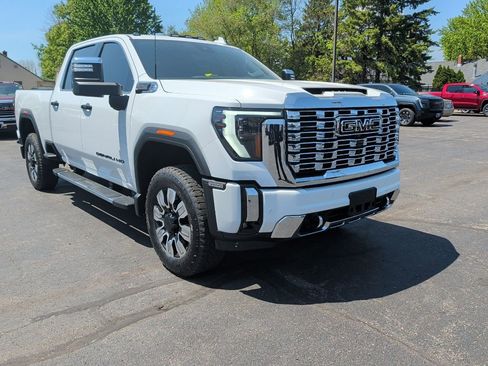 Certified 2025 GMC Sierra 3500 Denali w/ Denali Reserve Package AWD/4WD image 4