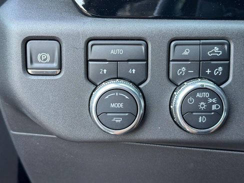 Used 2025 GMC Sierra 1500 SLT w/ SLT Convenience Package AWD/4WD image 26