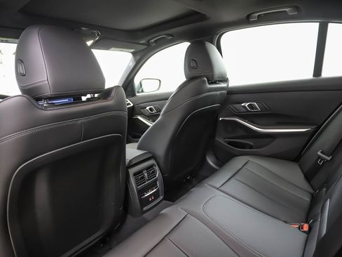 Used 2025 BMW 330i xDrive Sedan w/ Convenience Package image 17