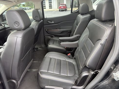 Used 2022 GMC Acadia Denali w/ Denali Ultimate Package AWD/4WD image 12