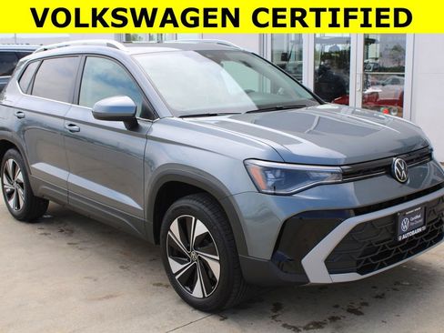 Certified 2025 Volkswagen Taos SE AWD/4WD image 1