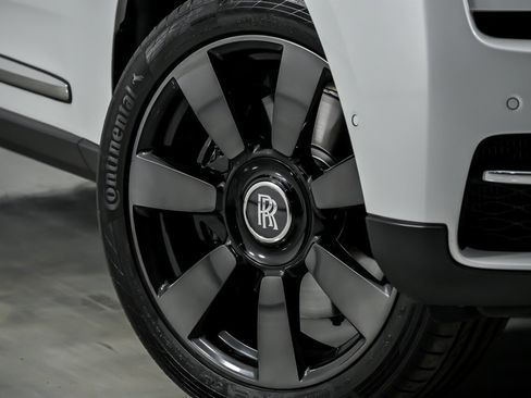 Used 2019 Rolls-Royce Cullinan image 4