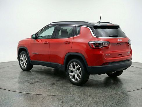 Used 2025 Jeep Compass Limited image 6