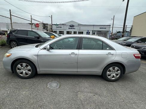 Used 2009 Toyota Camry LE FWD image 3