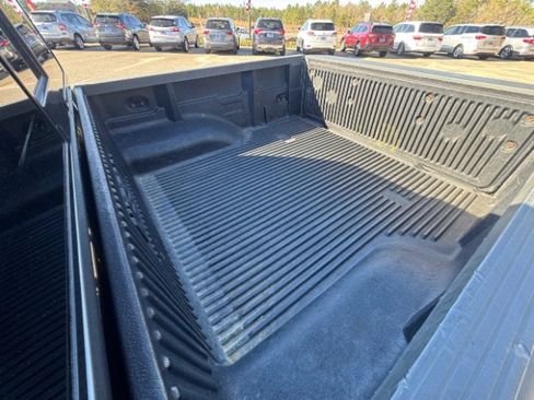 Used 2019 Nissan Frontier SV image 17