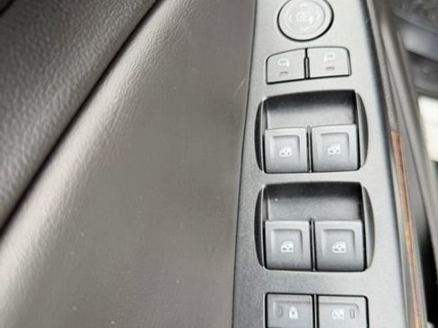 Used 2019 Chevrolet Suburban LT AWD/4WD image 16