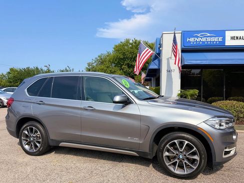 Used 2017 BMW X5 xDrive35i w/ Premium Package AWD/4WD image 12