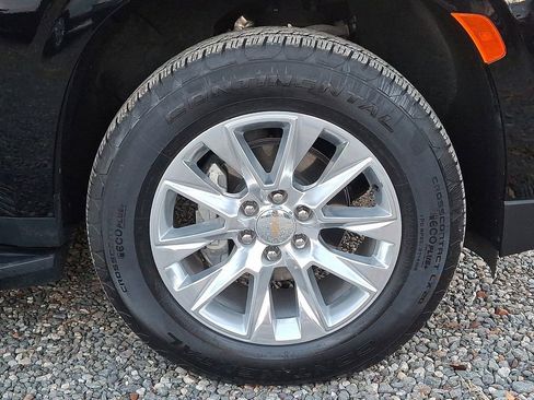 Used 2024 Chevrolet Suburban Premier w/ Premium Package image 33