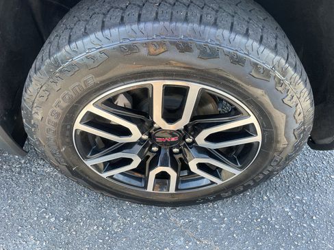 Certified 2024 GMC Sierra 1500 AT4 w/ AT4 Premium Package AWD/4WD image 8